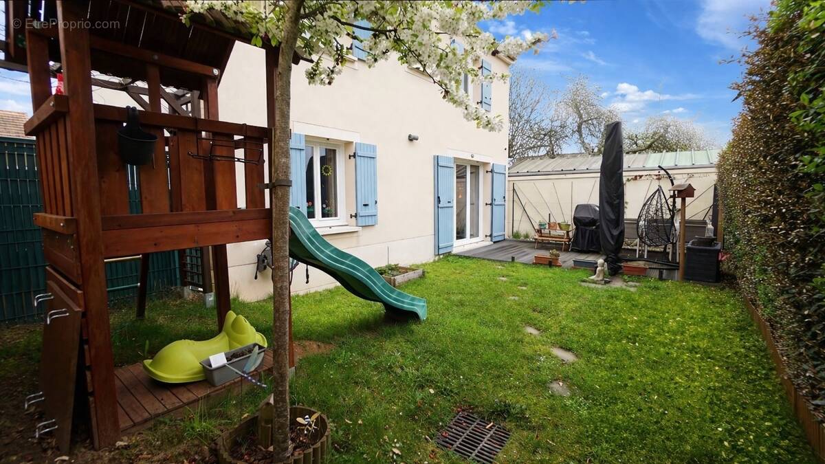 Maison à MEZIERES-SUR-SEINE