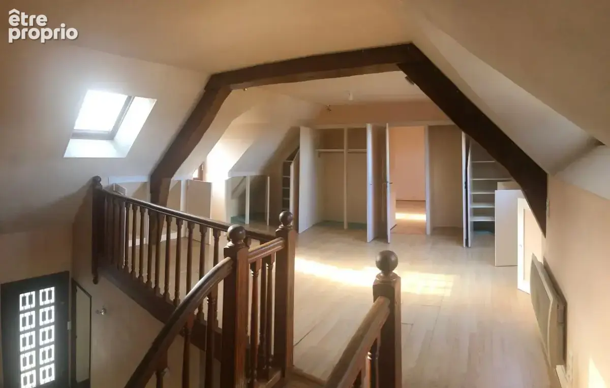A SAISIR -  Maison de caractère avec grand volume ! - photo 12