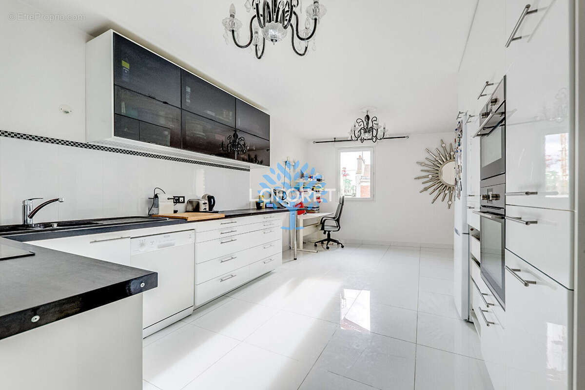 Appartement à LES LILAS