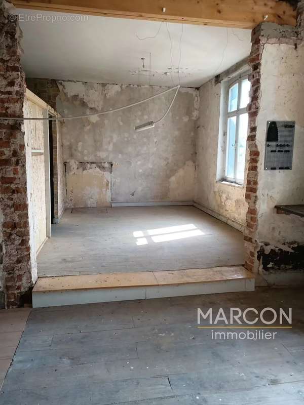 Maison à SAINT-MEDARD-LA-ROCHETTE