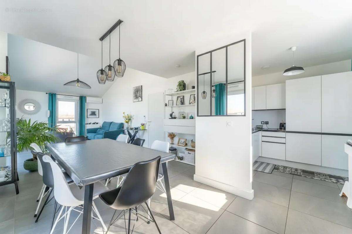 Appartement à PAREMPUYRE