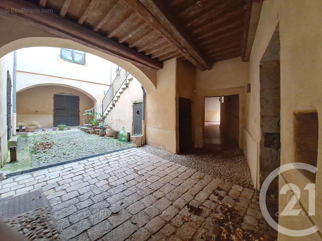 Appartement à MILLERY