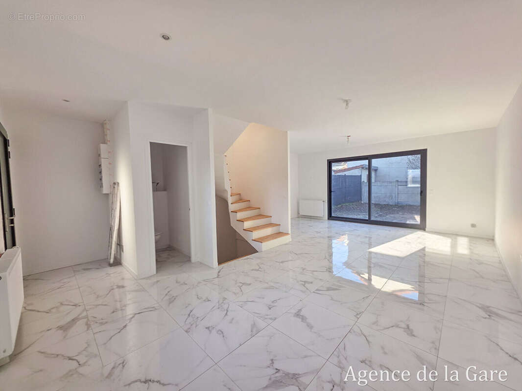 Maison à SARTROUVILLE