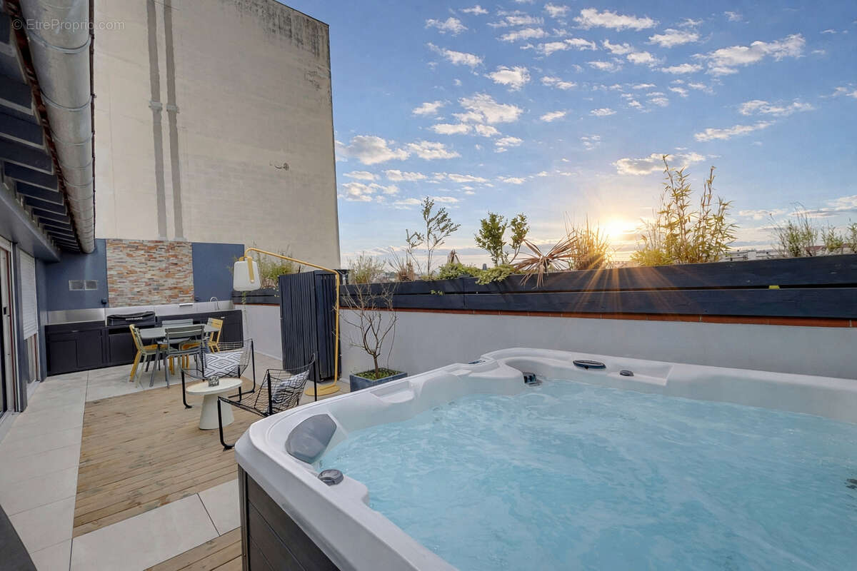 Duplex d'exception avec terrasse de 25m², spa et volumes rares - photo 2