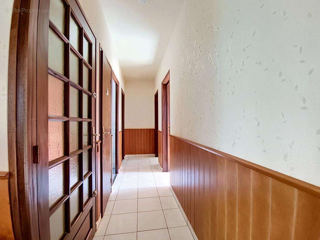 Grande maison familiale avec potentiel de deux logements – Environnement calme et verdoyant - photo 8