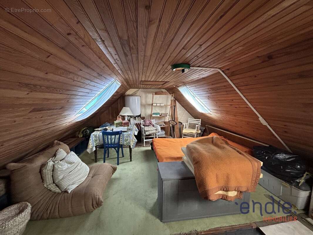 Maison en pierre au cur du bourg de Saint-Évarzec  beau potentiel - photo 6