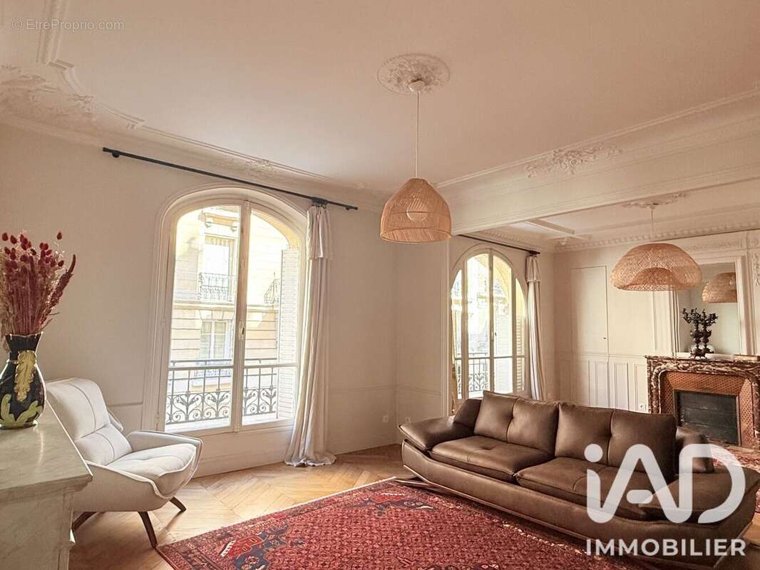 Appartement 107 m² à Paris-18e  - photo 4