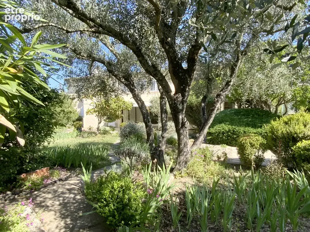 Charmante maison avec terrain arboré et piscine  à Uzès. - photo 13