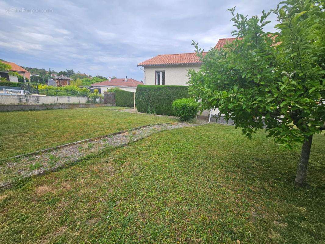 Maison à vendre 4 chambres- 2 garages- terrain 767 m2- LA ROCHE BLANCHE (63670) - photo 15