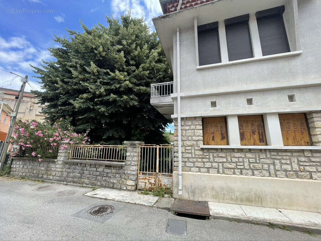 Maison 241 m² à Saint-Ambroix  - photo 4