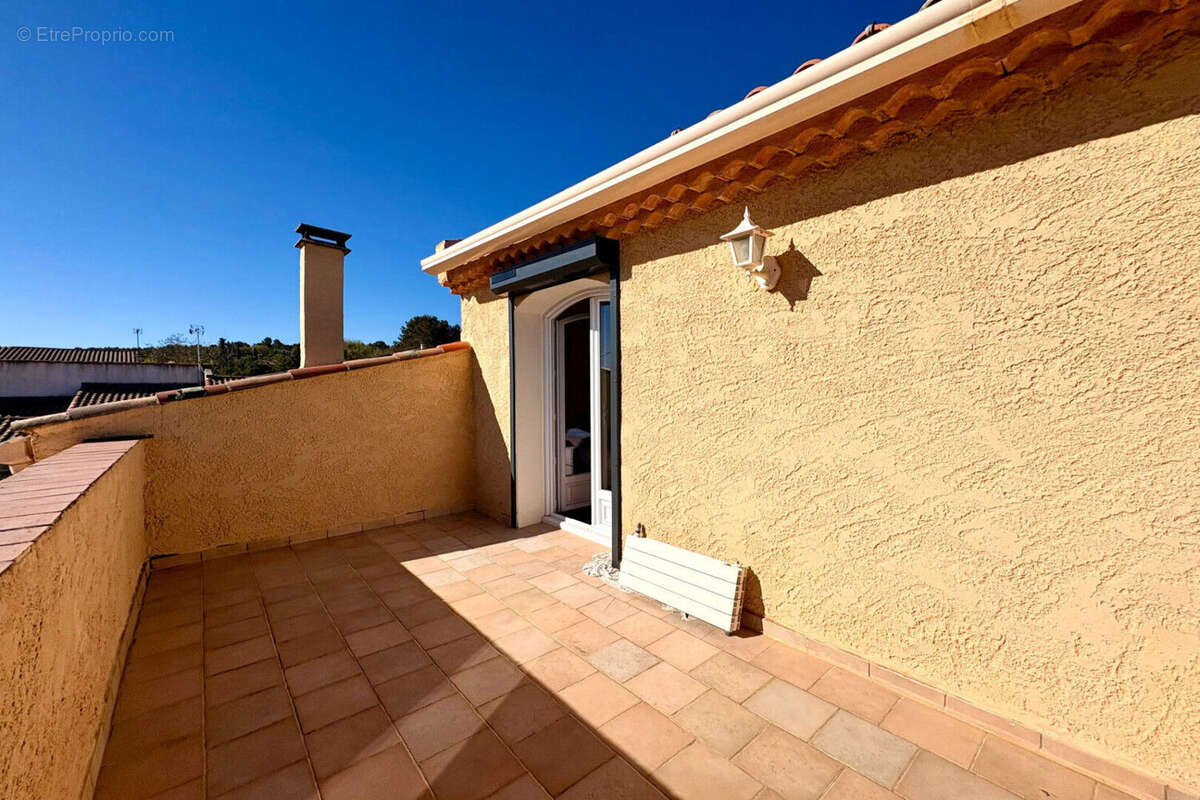 Maison à GREASQUE