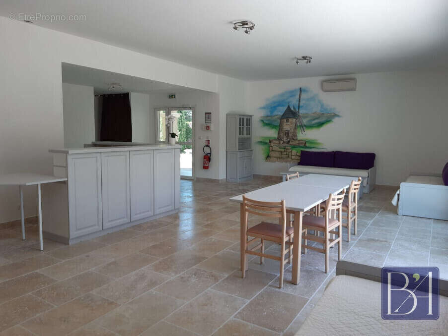 Maison à LA ROQUE-SUR-PERNES