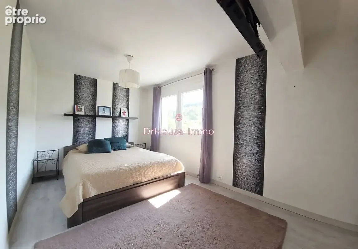 Maison 6 pièces 146 m² à vendre à Le Chambon-Feugerolles (42500) - photo 6