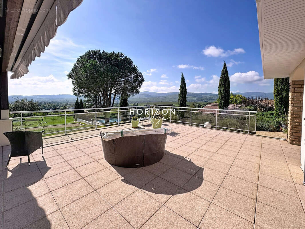 Maison à CHEVAGNY-LES-CHEVRIERES