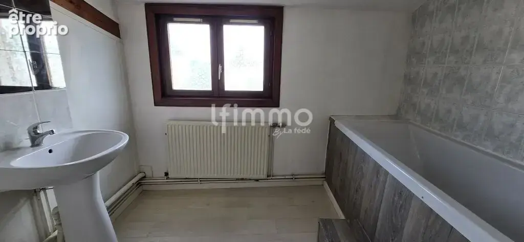 Ensemble immobilier avec commerce et logement à louer à Bapaume - photo 7