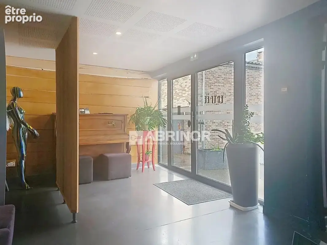 LOCAL COMMERCIAL de 384m² sur une parcelle de 2700m² - photo 4