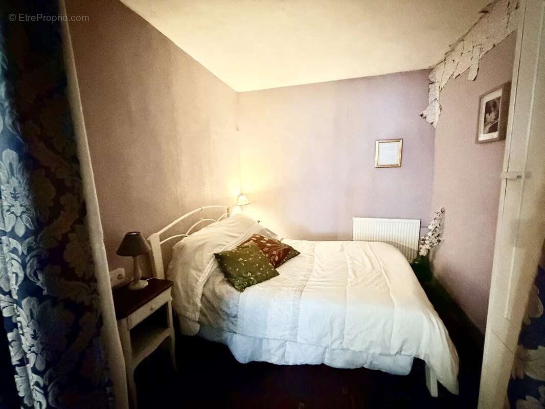 Grande maison de ville rénovée, dont l'âme authentique a été préservée. - photo 6