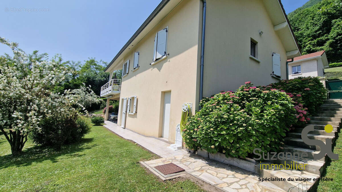 Maison 140 m² à Saint-Pierre-D'allevard  - photo 2