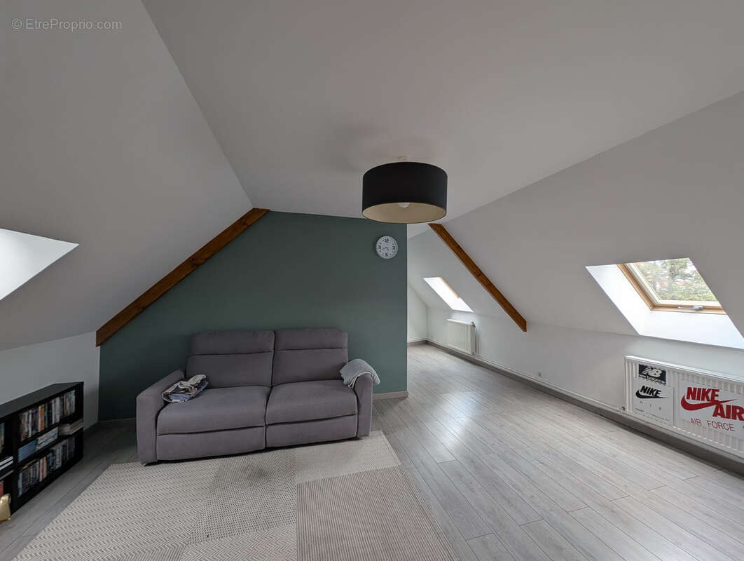 Maison à SAINTE-GENEVIEVE-DES-BOIS