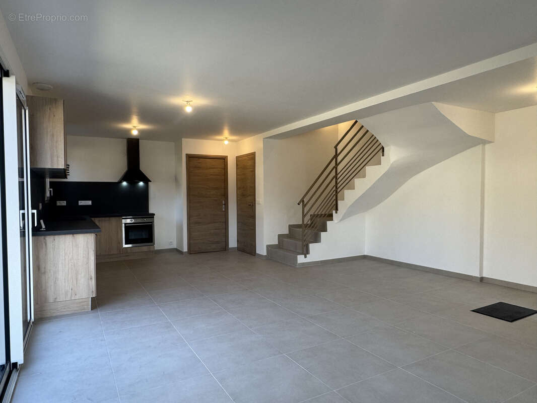Maison à VALLIERES