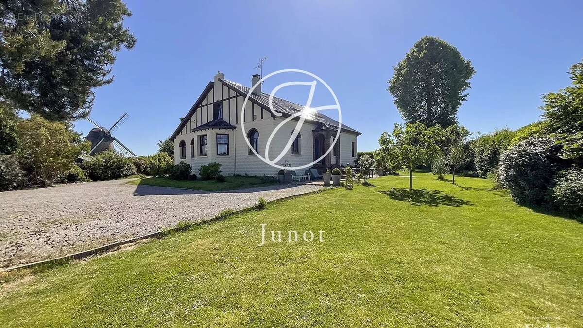 Templeuve en Pévèle – Maison de caractère – 262m² - 5 chambres – Bureaux – Jardin – Sous-sol - photo 11