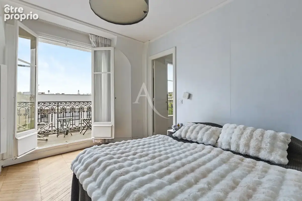 Appartement de standing  5 pièces - Secteur Marché Lebon - Dernier étage avec vue Tour Eiffel & Arc de Triomphe - photo 6
