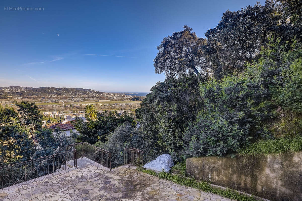 Maison à MANDELIEU-LA-NAPOULE