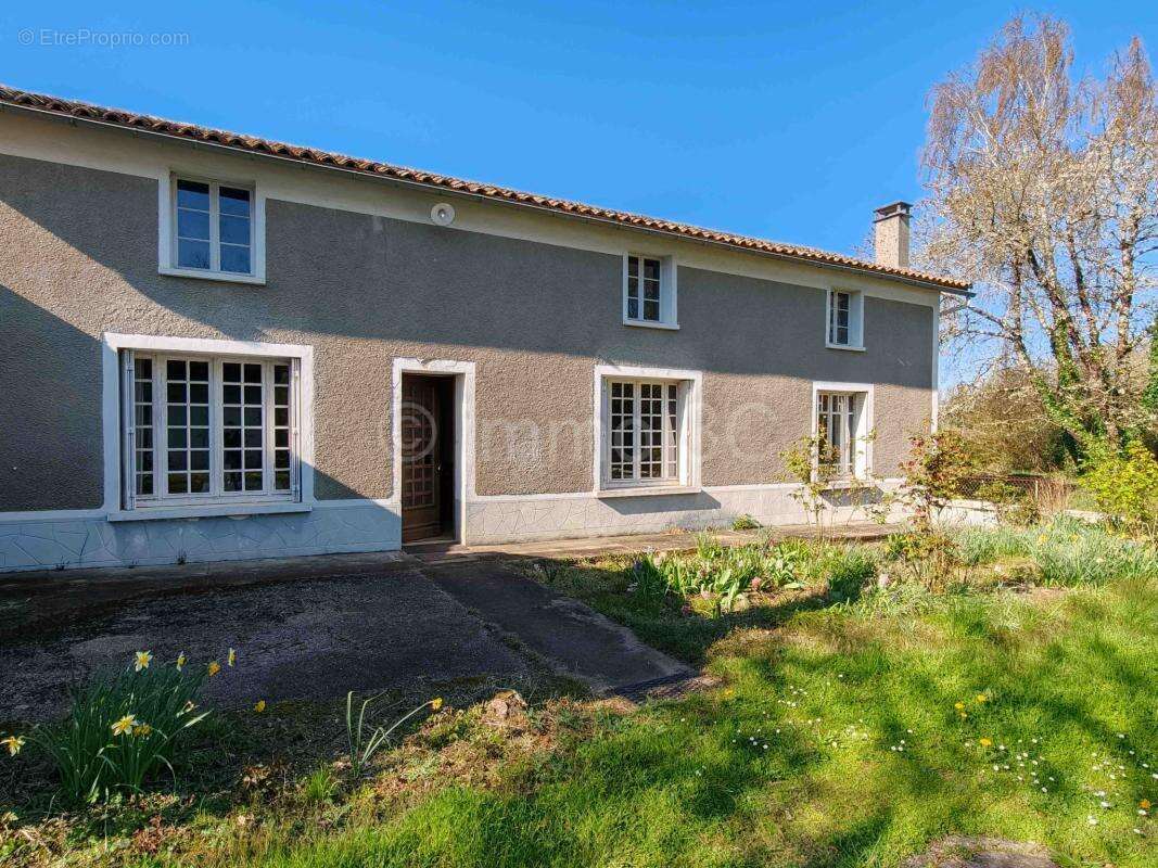 Maison à SAUZE-VAUSSAIS