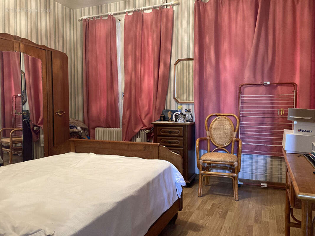 Maison à DONVILLE-LES-BAINS