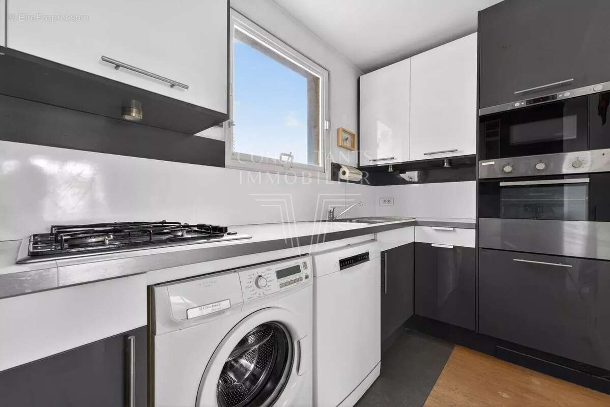 Appartement à NEUILLY-SUR-SEINE