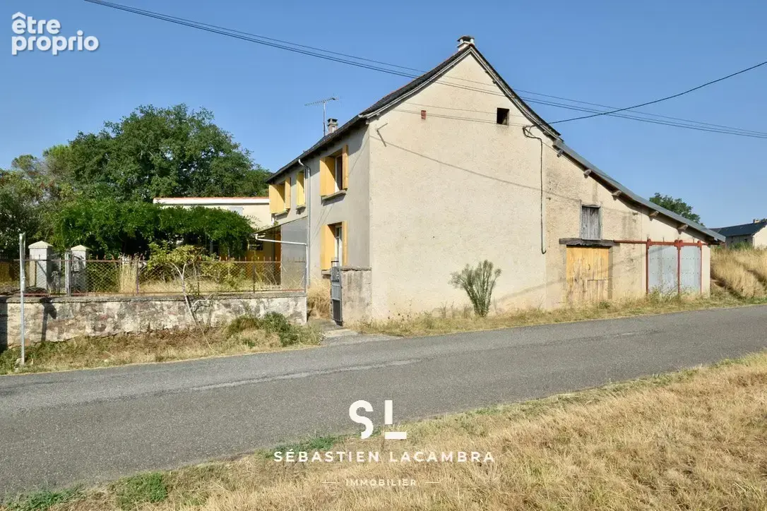 Jouqueviel   maison en pierre à rénover avec hangar et nombreuses dépendances - photo 2
