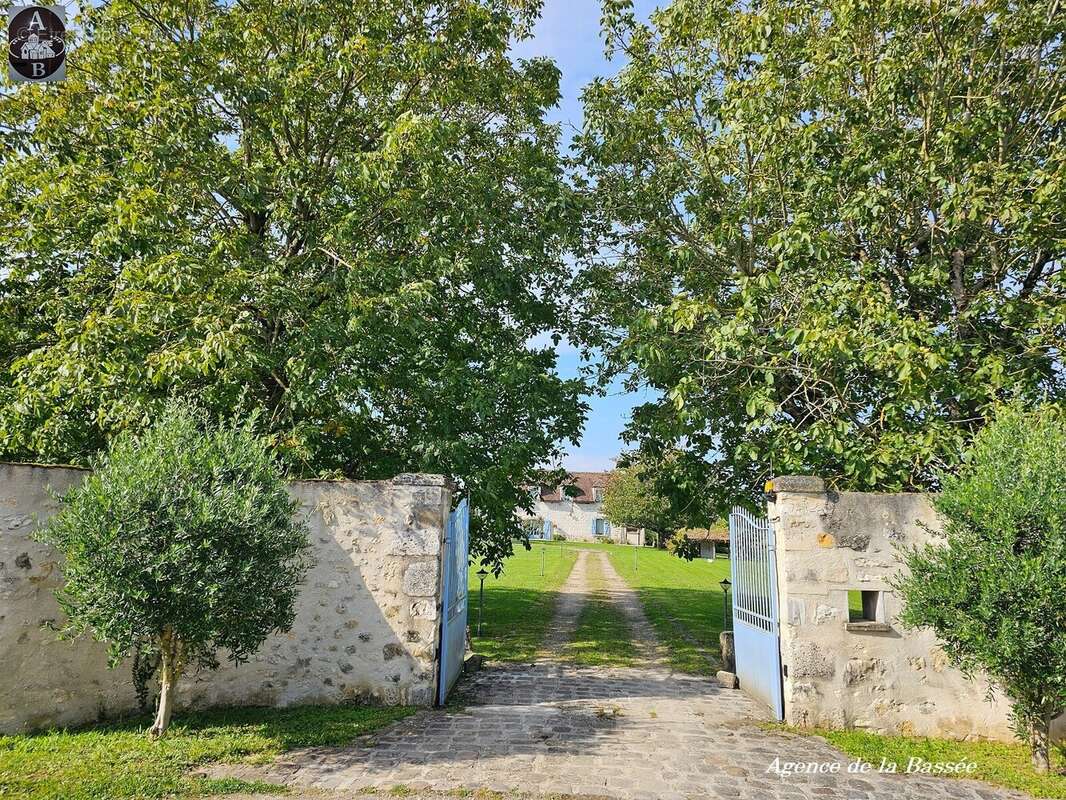 Maison 427 m² à Provins  - photo 8