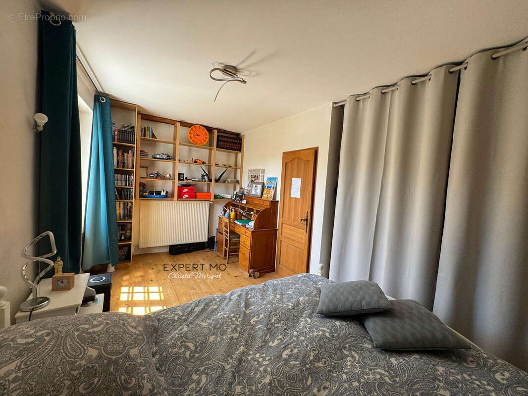 Maison à COUTEVROULT