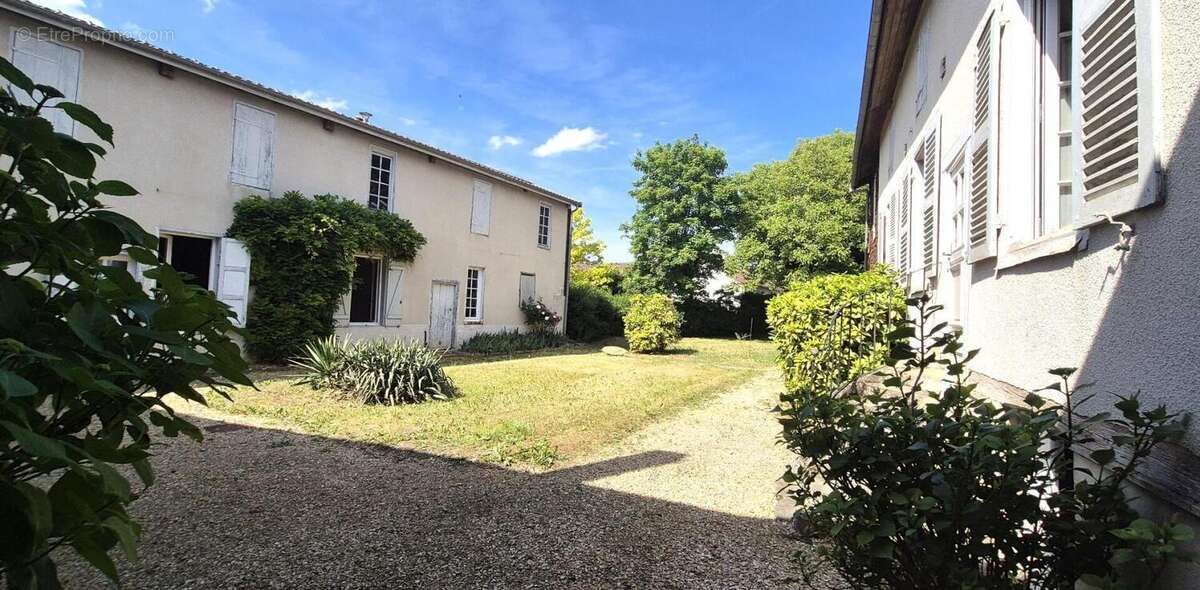 Maison à ECLARON-BRAUCOURT-SAINTE-LIVIERE