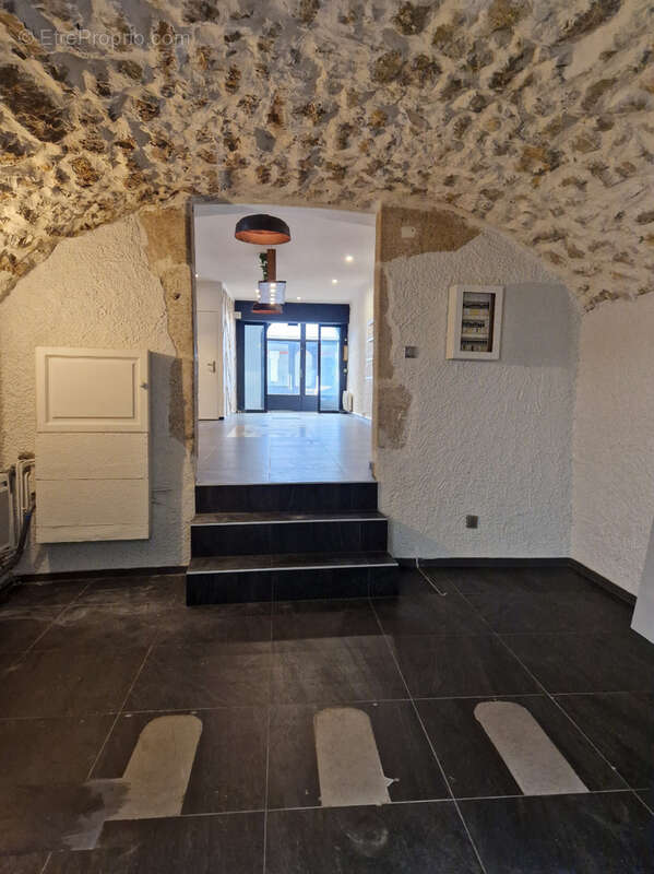 Commerce à AIX-LES-BAINS