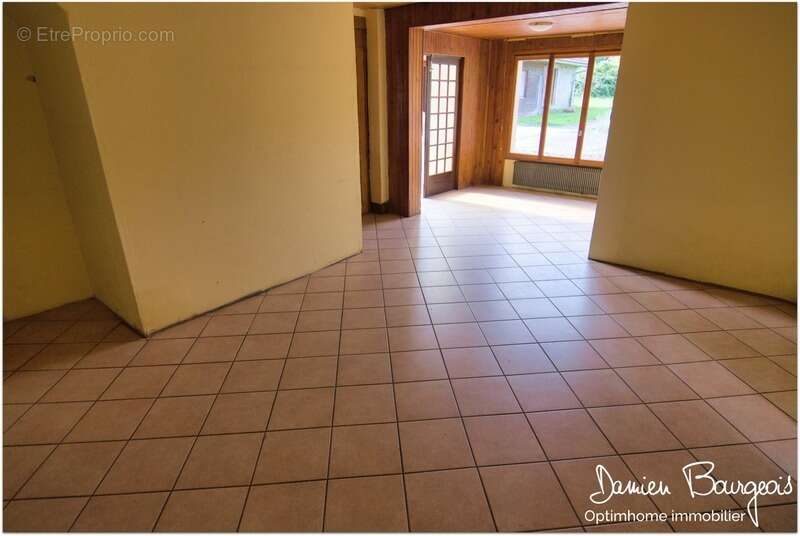 Appartement à POUGNY