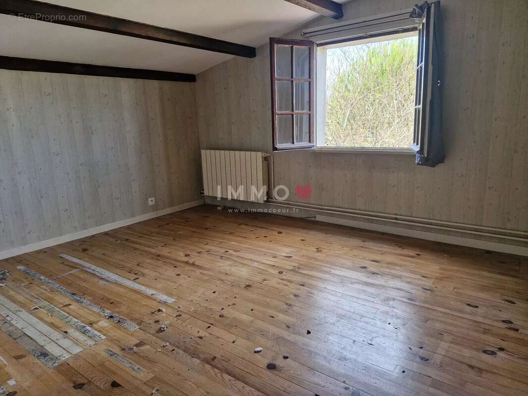 Maison à CROIX-CHAPEAU