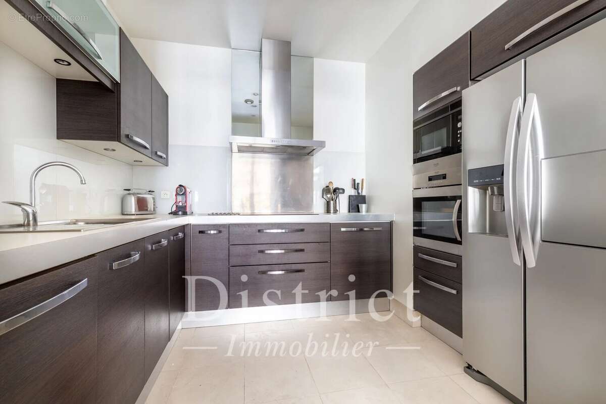 Appartement à PARIS-8E