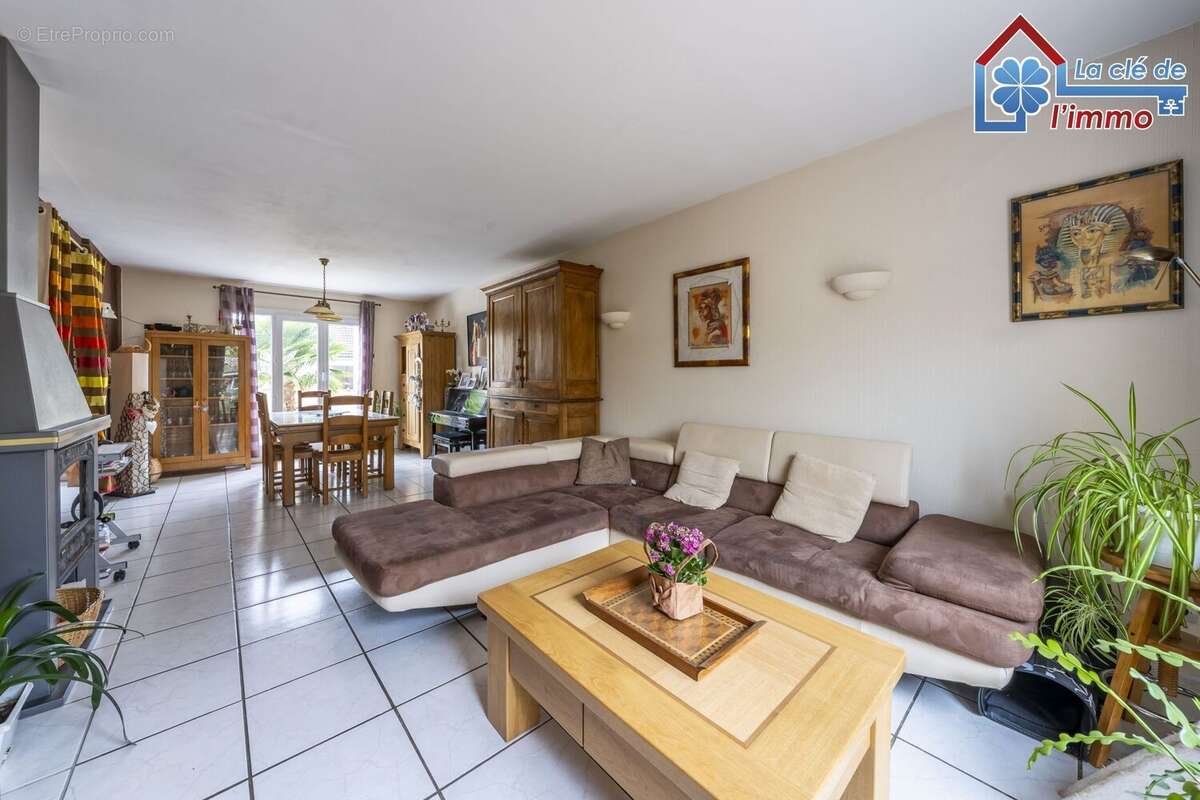 Maison à MOISSY-CRAMAYEL