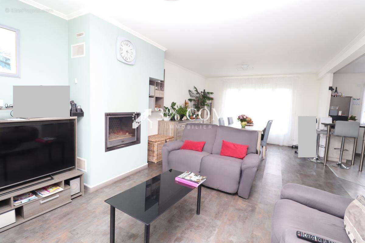 Maison à SAINT-JACQUES-DE-LA-LANDE