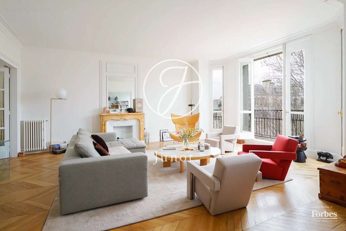 Appartement à PARIS-7E