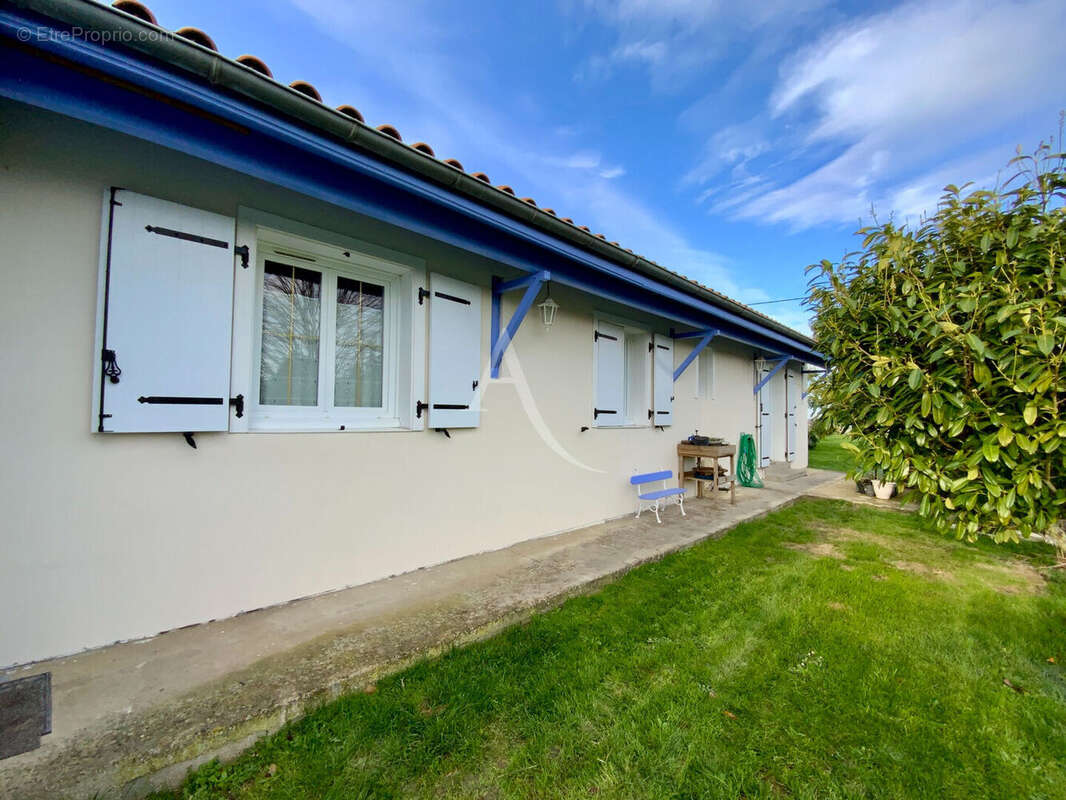 Maison à ALLAS-BOCAGE