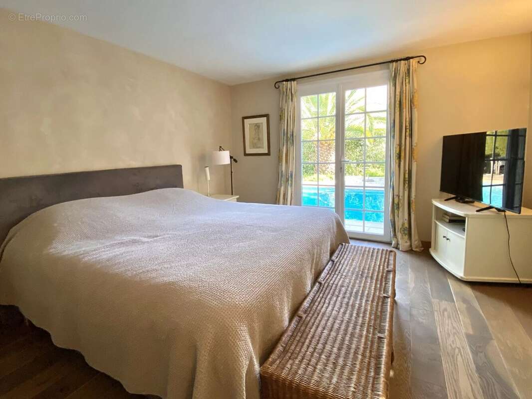 Maison à MANDELIEU-LA-NAPOULE