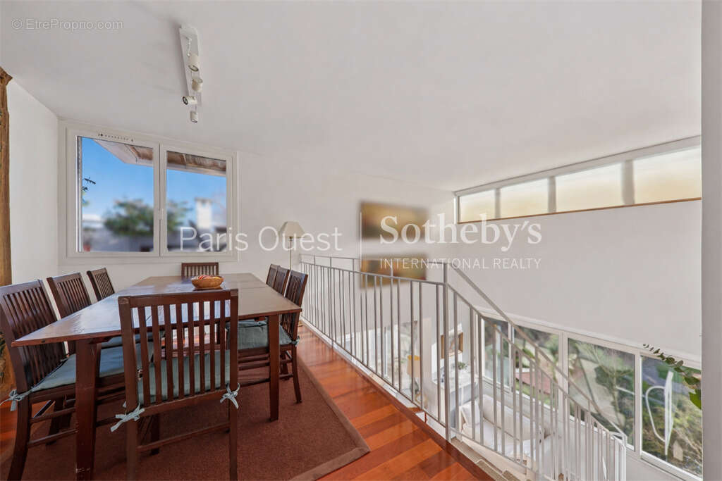 Appartement à NEUILLY-SUR-SEINE