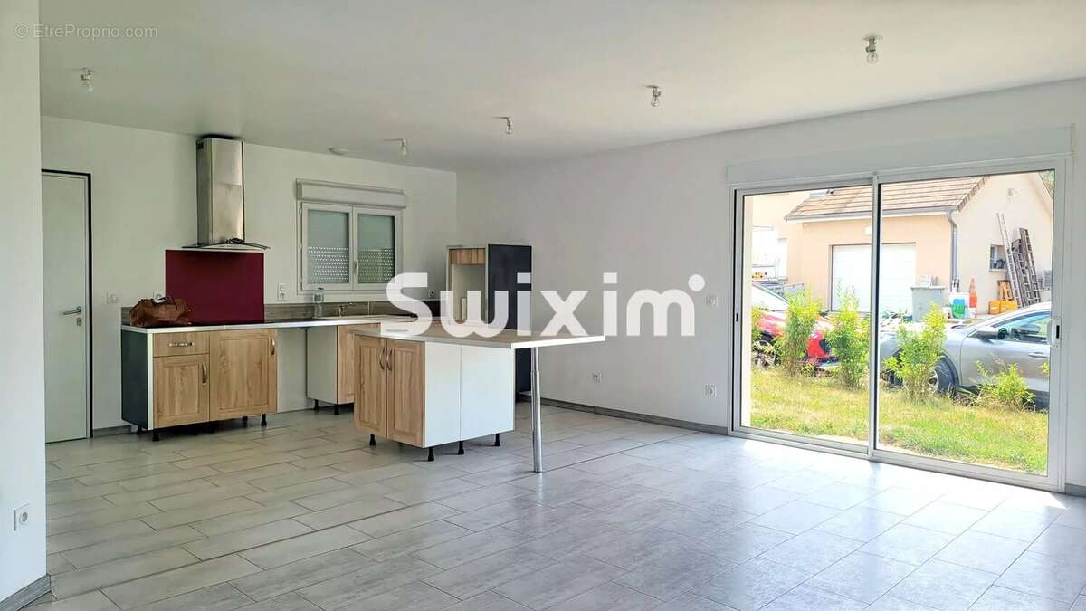 Maison 117 m² à Lons-Le-Saunier  - photo 2