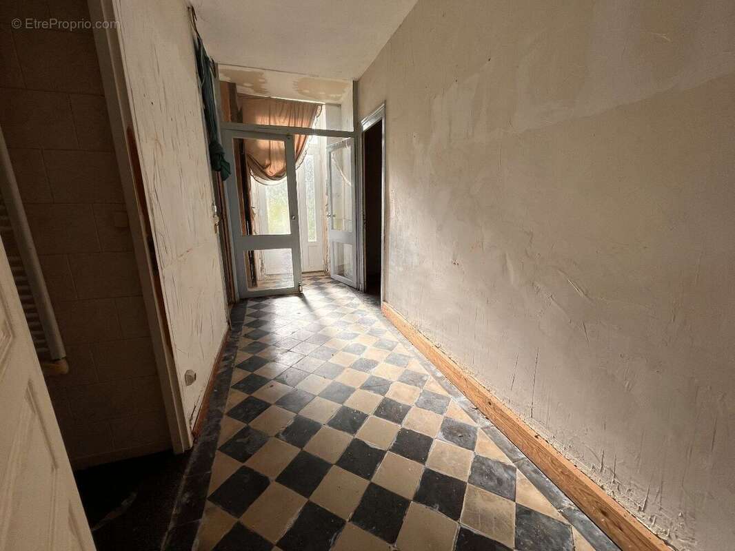 Maison de Maître, dépendances et terrain agricole - photo 15