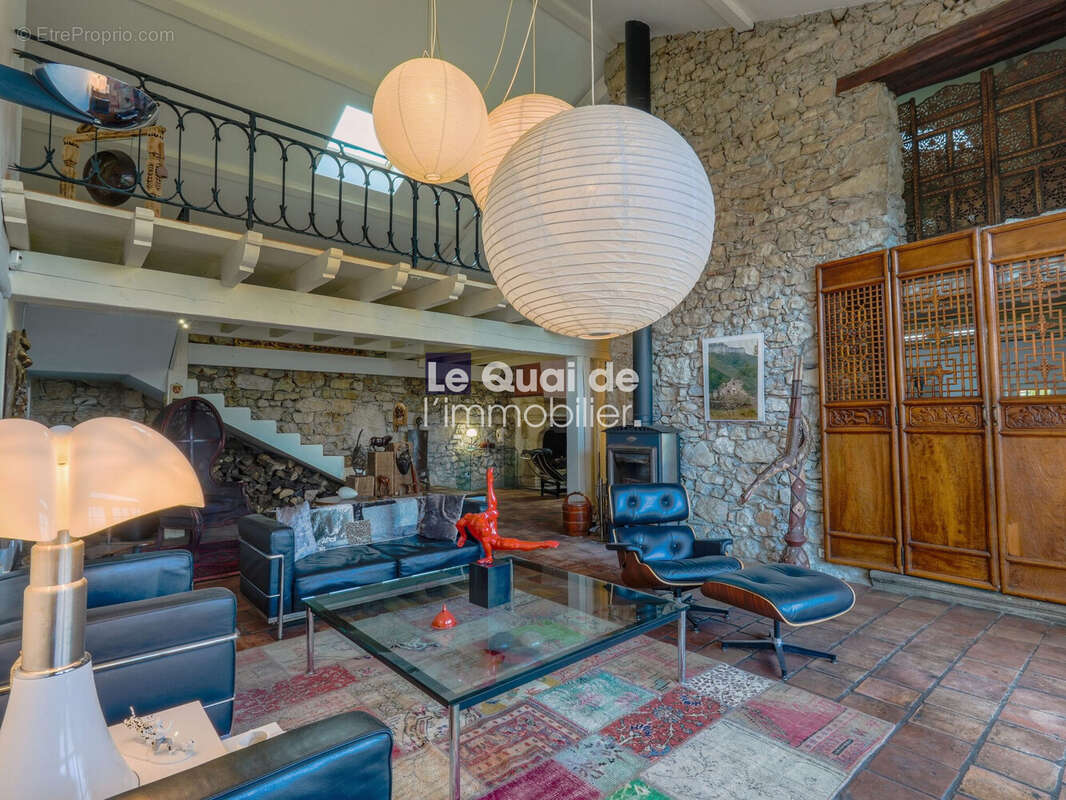Maison à VEUREY-VOROIZE