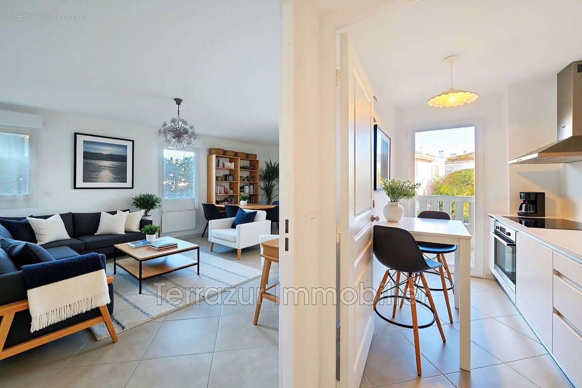 Appartement à VALLAURIS