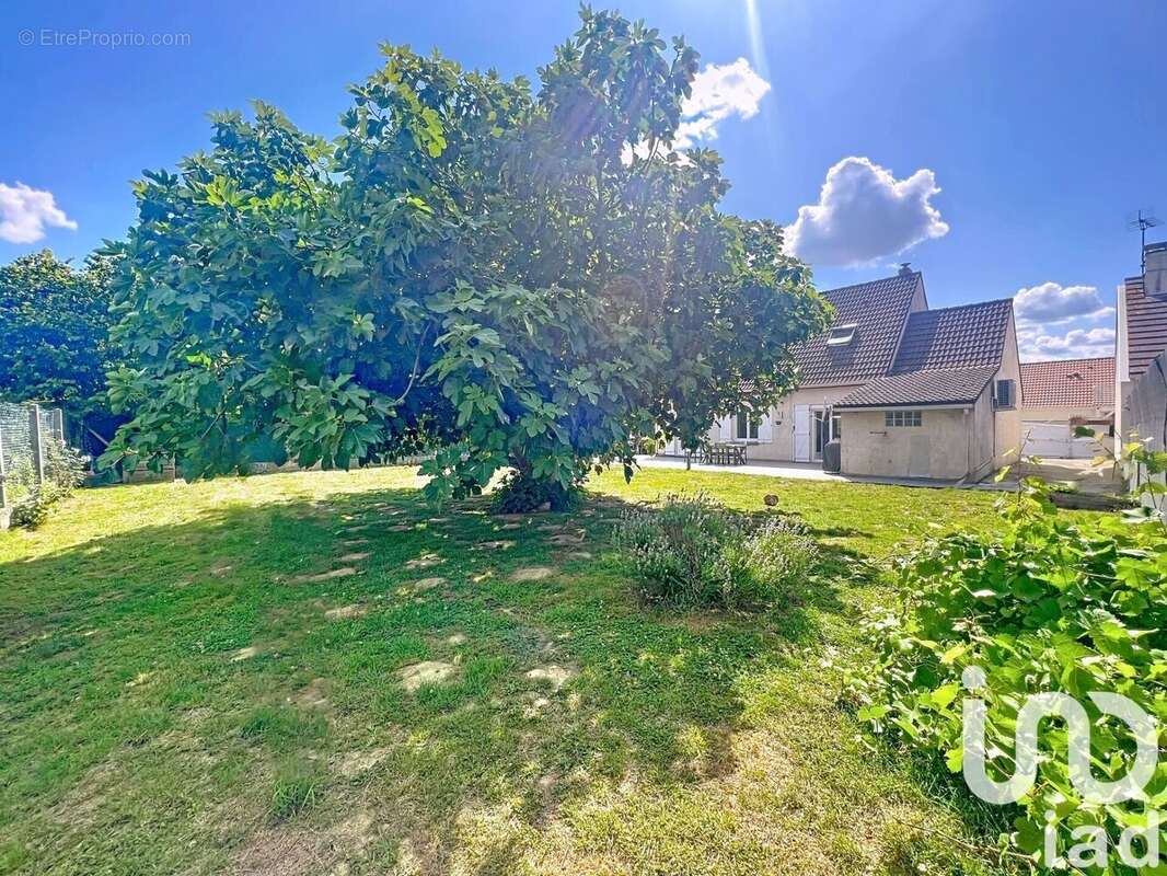 Photo 2 - Maison à LES CHAPELLES-BOURBON