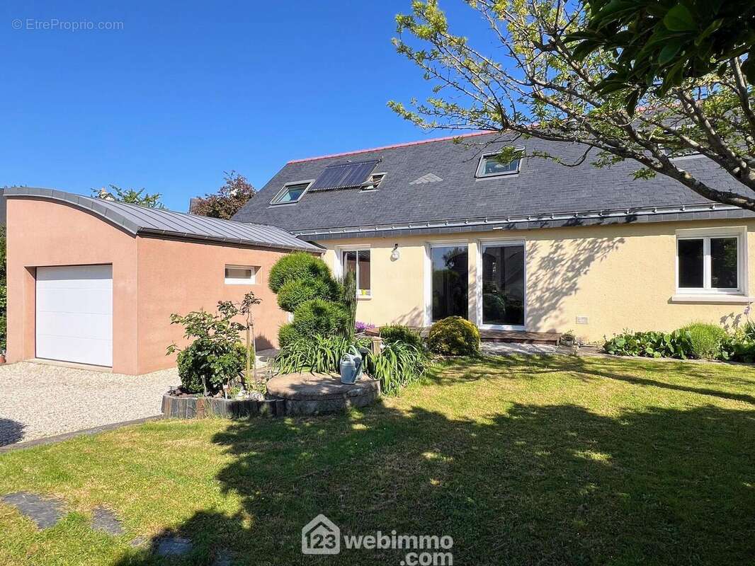 Belle maison familiale de 177 m²... - Maison à MONTREUIL-JUIGNE